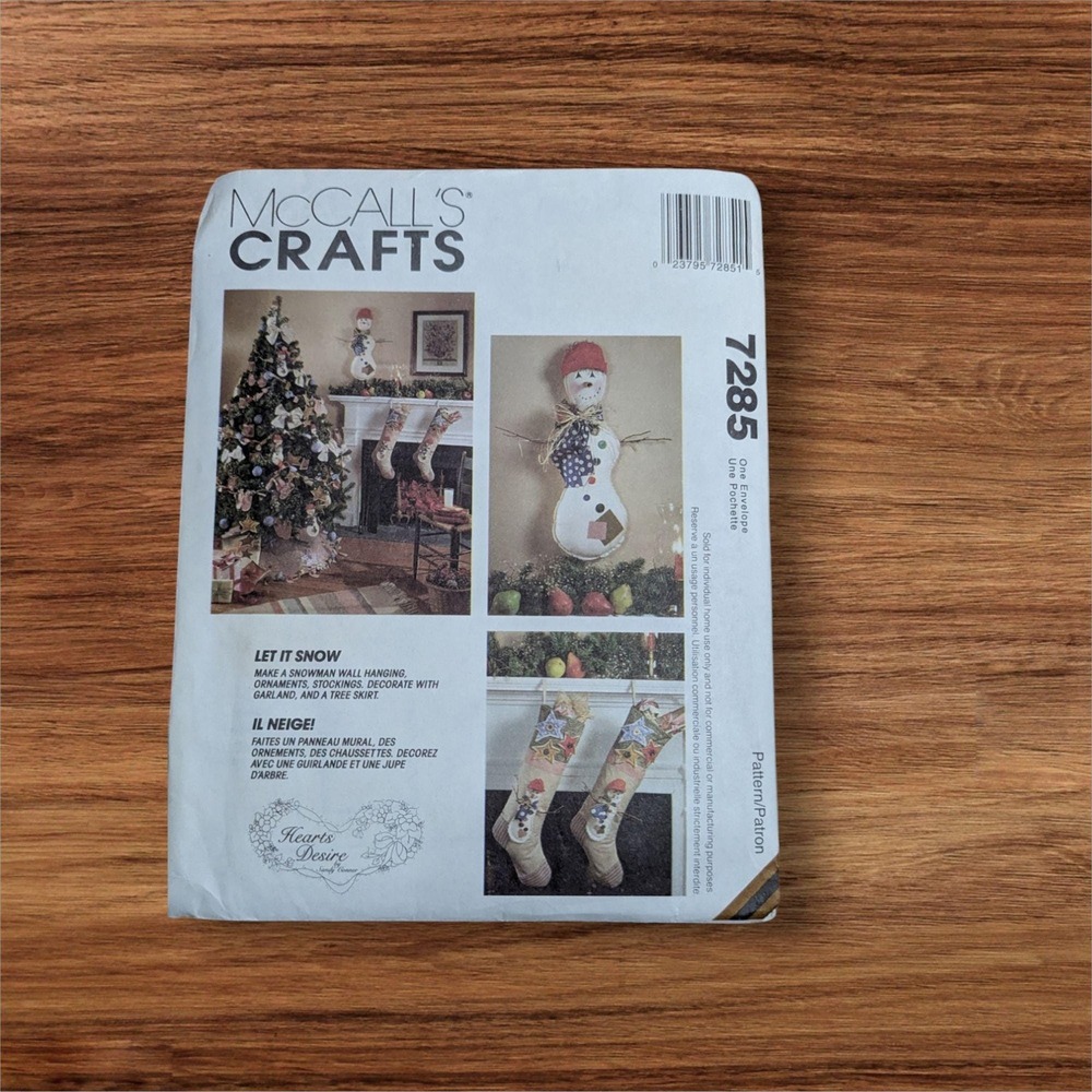 McCalls Crafts 7285 Christmas‎ Stocking & Wall Hanging Sewing Patternuncut